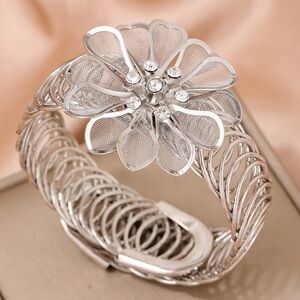 New! Silver Flower Bracelet